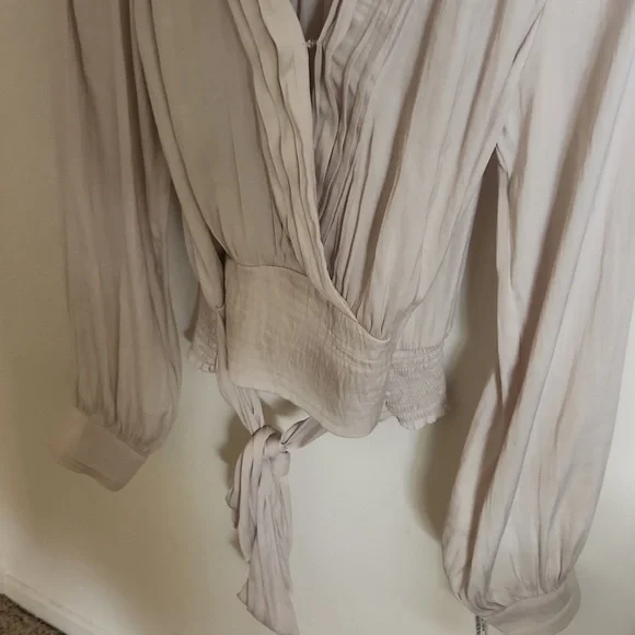 Anthropologie Tie Blouse Cream Beige Smocked Waist Size Small - Picture 5 of 6